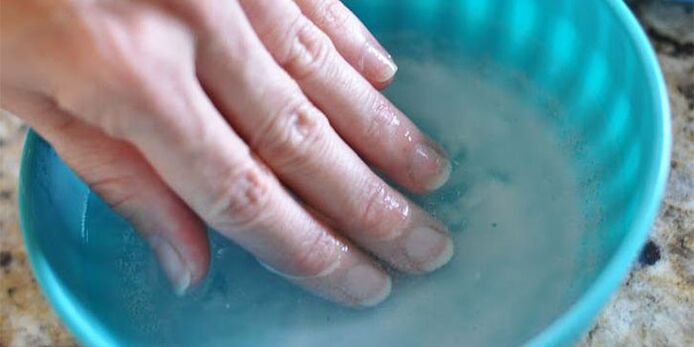 Baño de unhas contra fungos